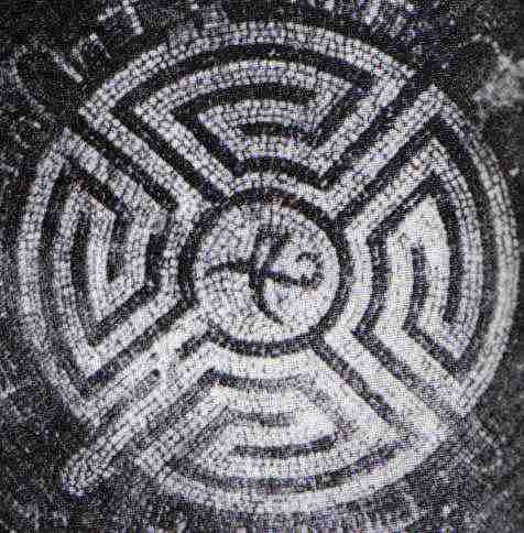 Fig. ra4: Schweiz A
A circular labyrinth.