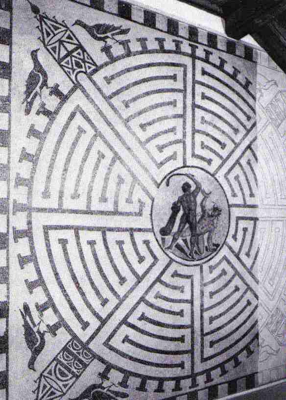 Fig. ra6: Schweiz F
A circular labyrinth in 8 sections.